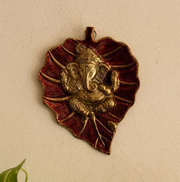 eCraftIndia Lord Ganesha on Red Leaf